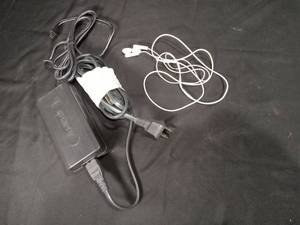 lot 4857 image: Mixed Electronic Cables and Adapters Bundle