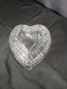 lot 4864 image: Heart-Shaped Glass Trinket Box with Lid