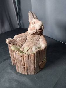 lot 4891 image: Decorative Rabbit Figurine on Tree Stump