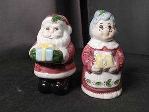 lot 40881 image: Christmas Santa and Mrs. Claus Ceramic Salt and Pepper Shakers