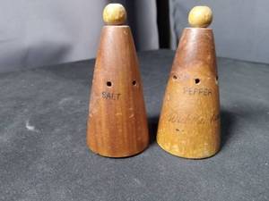 lot 40882 image: Wooden Salt and Pepper Shaker Set