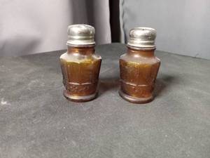 lot 40884 image: Brown Glass Salt and Pepper Shakers Set
