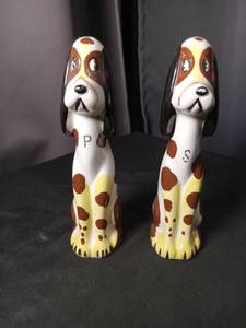 lot 40885 image: Ceramic Dog Salt and Pepper Shaker Set