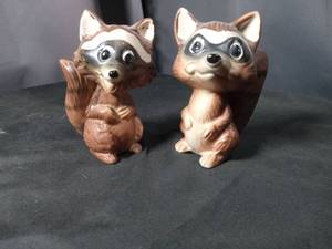 lot 40891 image: Ceramic Woodland Animal Salt and Pepper Shakers Set