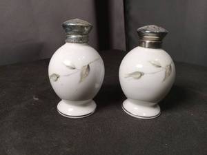 lot 40892 image: White Porcelain Salt and Pepper Shaker Set with Floral Design