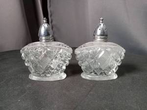 lot 40901 image: Cut Crystal Glass Salt and Pepper Shakers Set
