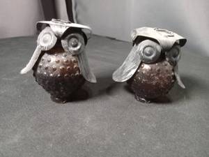 lot 40903 image: Crystal Owl Figurines Salt and pepper shakers