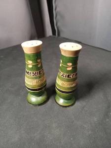 lot 40907 image: Mexico wooden  Salt and Pepper Shaker Set