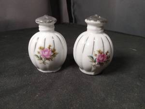 lot 40923 image: Porcelain Salt and Pepper Shakers with Pink Rose Pattern