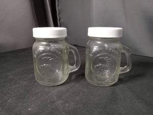 lot 40926 image: Mason Jar Salt and Pepper Shaker Set