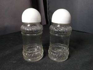 lot 40928 image: Clear Glass Salt and Pepper Shakers with White Ceramic Tops