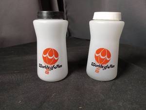 lot 40929 image: Worlds of Fun Salt and Pepper Shakers Set