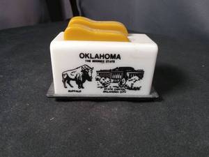 lot 40934 image: Oklahoma Souvenir Salt and Pepper Shaker Set