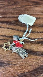 lot 40714 image: Angel Christmas Ornament with Star and String