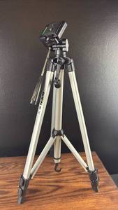 lot 40735 image: DYNEX DX-NV080 Camera Tripod with Pan Head and Carrying Bag