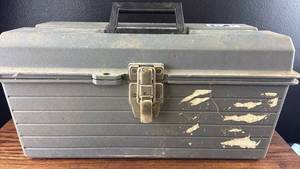 lot 40748 image: Metal Tool Box with Handle and Latch