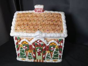 lot 40768 image: Christmas Gingerbread House Cookie Jar with Removable Lid