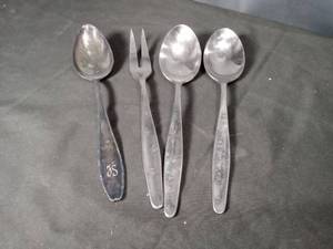 lot 40775 image: Stainless Steel Flatware Set with Decorative Pattern