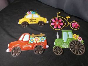 lot 40781 image: Spring Welcome Vehicle Wall Decor Set with Bicycle