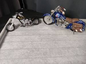lot 40789 image: Collectible Die Cast Motorcycle Models with Blue Wolf Design and Custom Chopper