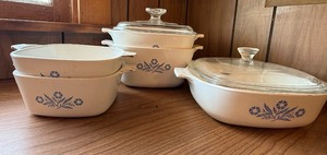 lot 10 image: Vintage CorningWare Blue Cornflower Bakeware
