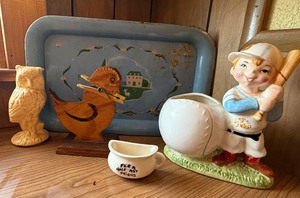 lot 11 image: Vintage Mixed Decor w Lefton Basball Planter