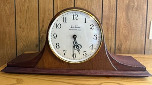 lot 33 image: Vintage Seth Thomas Westminster Chime Mantel Clock