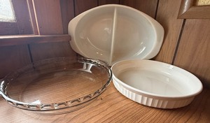 lot 38 image: Pyrex Glass Pie Plate & CorningWare Baking Dishes