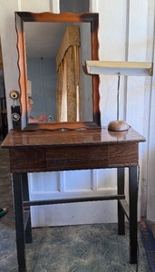 lot 58 image: Vintage Desk, Mirror & Retro Lamp Lot