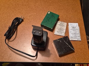 lot 66 image: Vintage Oster Cordless Barber Trimmer w Charger & Parts