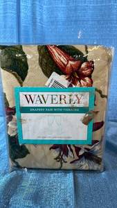 lot 2050 image: Waverly Laurel Springs Parchment Panel Pair 100x84.