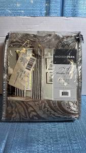 lot 8037 image: Madison Park Window Panels Set