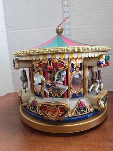 lot 374 image: Vintage Merry Go Round 1996 Mr.Christmas Carousel�missing AC 8 V Plug