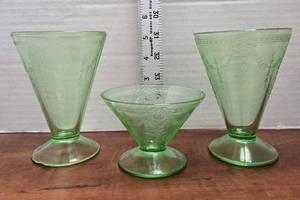 lot 378 image: Vintage Belmont Rose Cameo Green Depression Glass Footed Tumblers & sherbet.  Small chip in sherbert glass.