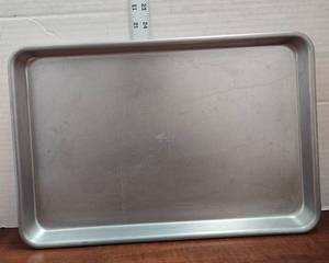 lot 385 image: Pampered Chef Aluminum Baking Pan