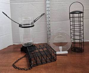 lot 391 image: BIRD FEEDERS