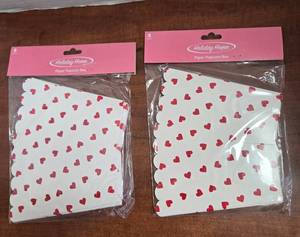 lot 412 image: (2) Holiday Home Valentines Day Paper Popcorn Box White Red Hearts 8 Count