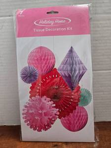 lot 414 image: Holiday Home Tissue Paper Decoration Kit 7 Pieces