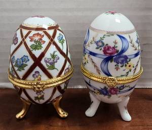 lot 418 image: Porcelain Hinged Egg Trinket Boxes with Floral Design Set of 2