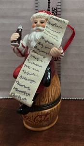 lot 422 image: Coca-Cola Santa Claus Christmas Ornament Trinket Box