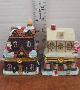 lot 425 image: Christmas Village House Trinket Boxes Set of 2