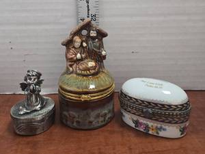 lot 427 image: Decorative Porcelain and Pewter Trinket Box Collection. Pre-owned