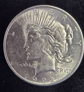 lot 449 image: (1) 1922 Peace Silver Dollar US Coin