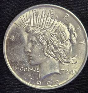 lot 450 image: (1) 1922 Peace Silver Dollar US One Dollar Coin