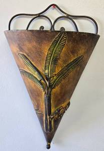 lot 459 image: Decorative Metal Wall Planter with Elephant & Leaf Design
