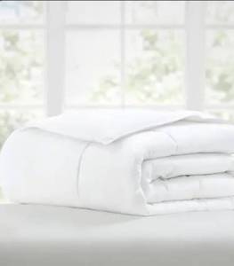 lot 9077 image: 100% Cotton Comforter Queen White