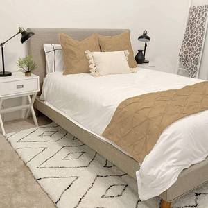 lot 9261 image: ABP COLLECTION Bed Runners - 100% Cotton 800 Thread Count Pinch Pleated Bed Runner - Luxury Pinch Pleated Bed Runner, Hotel Quality Modern Pinch Pleated Bed Runner King Size, Taupe