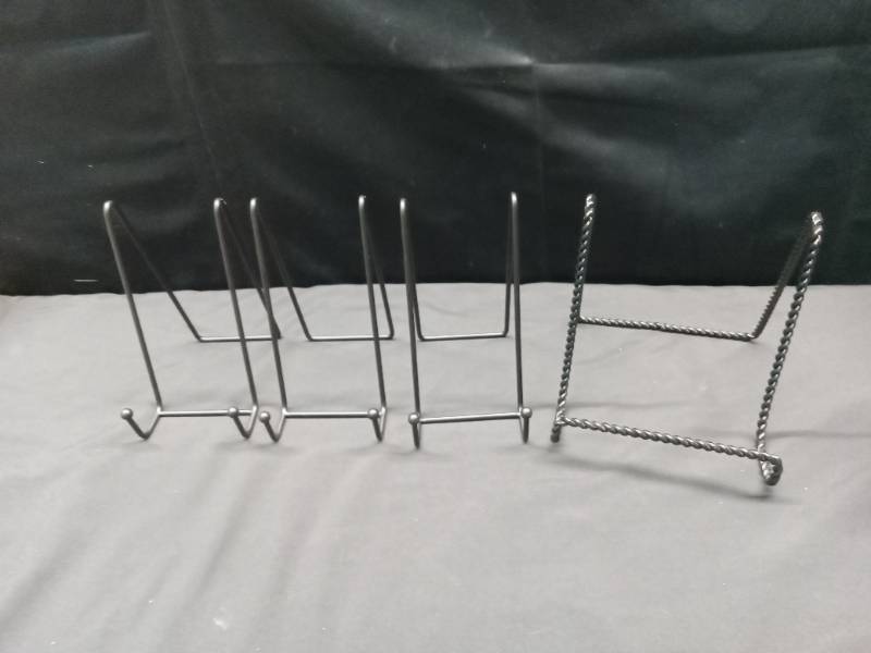 lot 1158 image: Pack of 4 Plate Holders Black