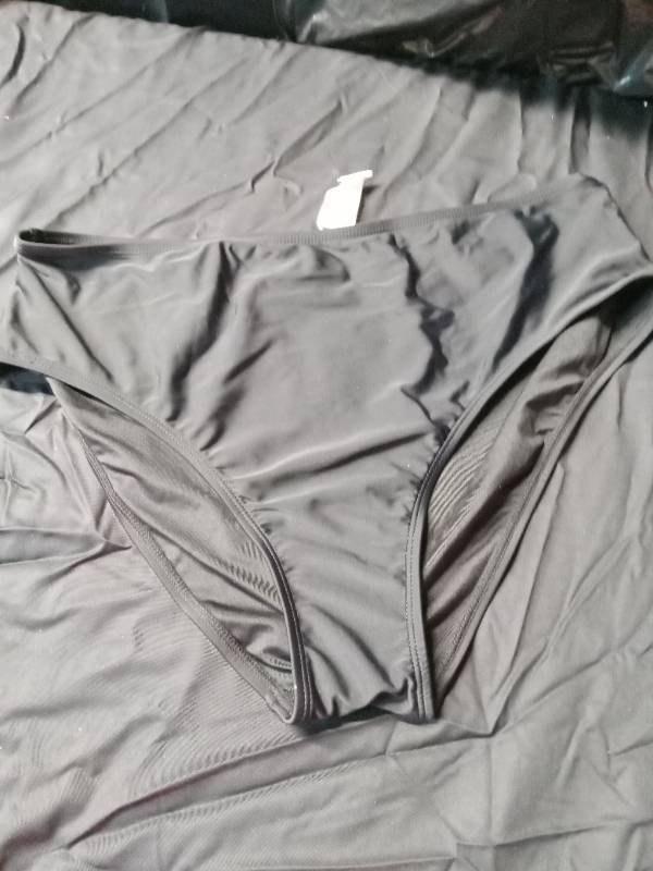 lot 1176 image: Womens Black Bikini Bottoms size XL