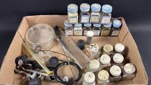 lot 3 image: Cool old Chemistry Set Items